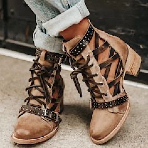 Freebird by Steven Cheyenne Black & Tan Lace Up Studded Leather Ankle Boots - Picture 14 of 14